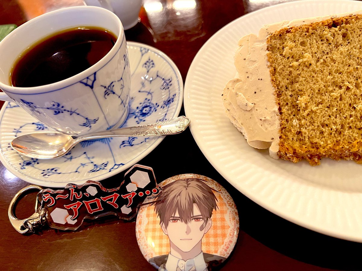 akira10yamamoto's tweet photo. 先日秋山さんと椿屋珈琲へ！
腹が減りカレーをチョイス！美味い！更にシフォンケーキ！コーヒーといただきます！
あ！このカップ！ロイヤルコペンハーゲン！？そうだ！ここはそうだ！ほら！籠！カレー！そしてこのカップ……え？アロ、マァ……？

落ち着いた。
大正ロマン、雰囲気のある素敵なお店。 https://t.co/BYNEK8JB8w