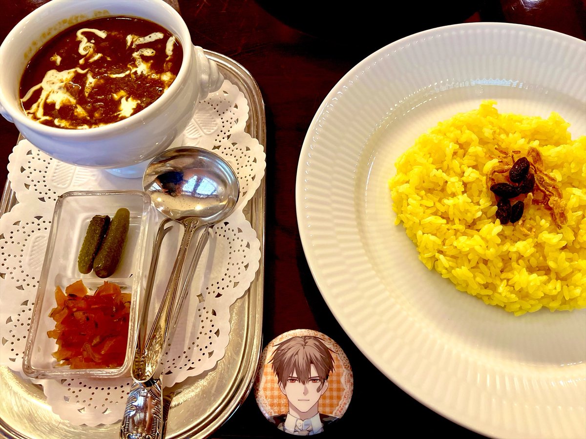 akira10yamamoto's tweet photo. 先日秋山さんと椿屋珈琲へ！
腹が減りカレーをチョイス！美味い！更にシフォンケーキ！コーヒーといただきます！
あ！このカップ！ロイヤルコペンハーゲン！？そうだ！ここはそうだ！ほら！籠！カレー！そしてこのカップ……え？アロ、マァ……？

落ち着いた。
大正ロマン、雰囲気のある素敵なお店。 https://t.co/BYNEK8JB8w