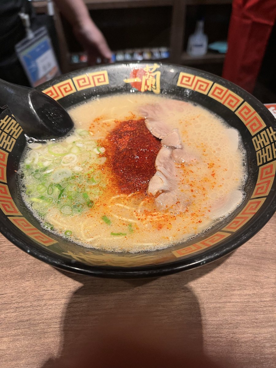 rickspanking's tweet photo. うまーい！
汗でるけど！！

一蘭10辛うまー！ https://t.co/JmMTplqp6C
