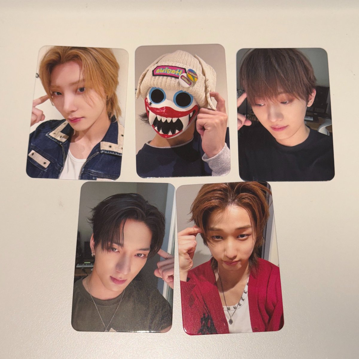 z_3_zn's tweet photo. 하츠웨이브 hrtzwav 애플뮤직 1차 2차 
케이팝투게더 대면 팬싸 미공포 포카 양도

윤영준 리안 데인 케이텐 하기와 
포카만 장당 0.6 현물✅

음반사, 멤버, 수량 적어서 문의 주세요 
이외에도 1,2집 모든 대면 미공포 구매 가능 
원하시는거 문의주세요 ~.~
https://t.co/dAfQQvydzX https://t.co/B5LkxSa5QS