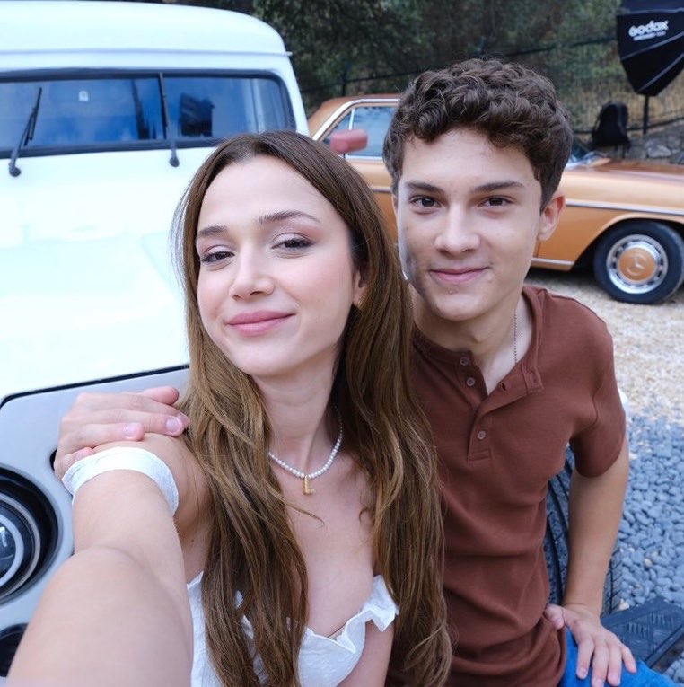 arleyetkilesim's tweet photo. bu tweeti taglerle birlikte sevdiğiniz ArLey fotoğraflarıyla alıntılayalım buralar alev alsın ❤️‍🔥✨

#ArLey #CerenAyruk #ÇağanEfeAk https://t.co/CTNcQGGDrn