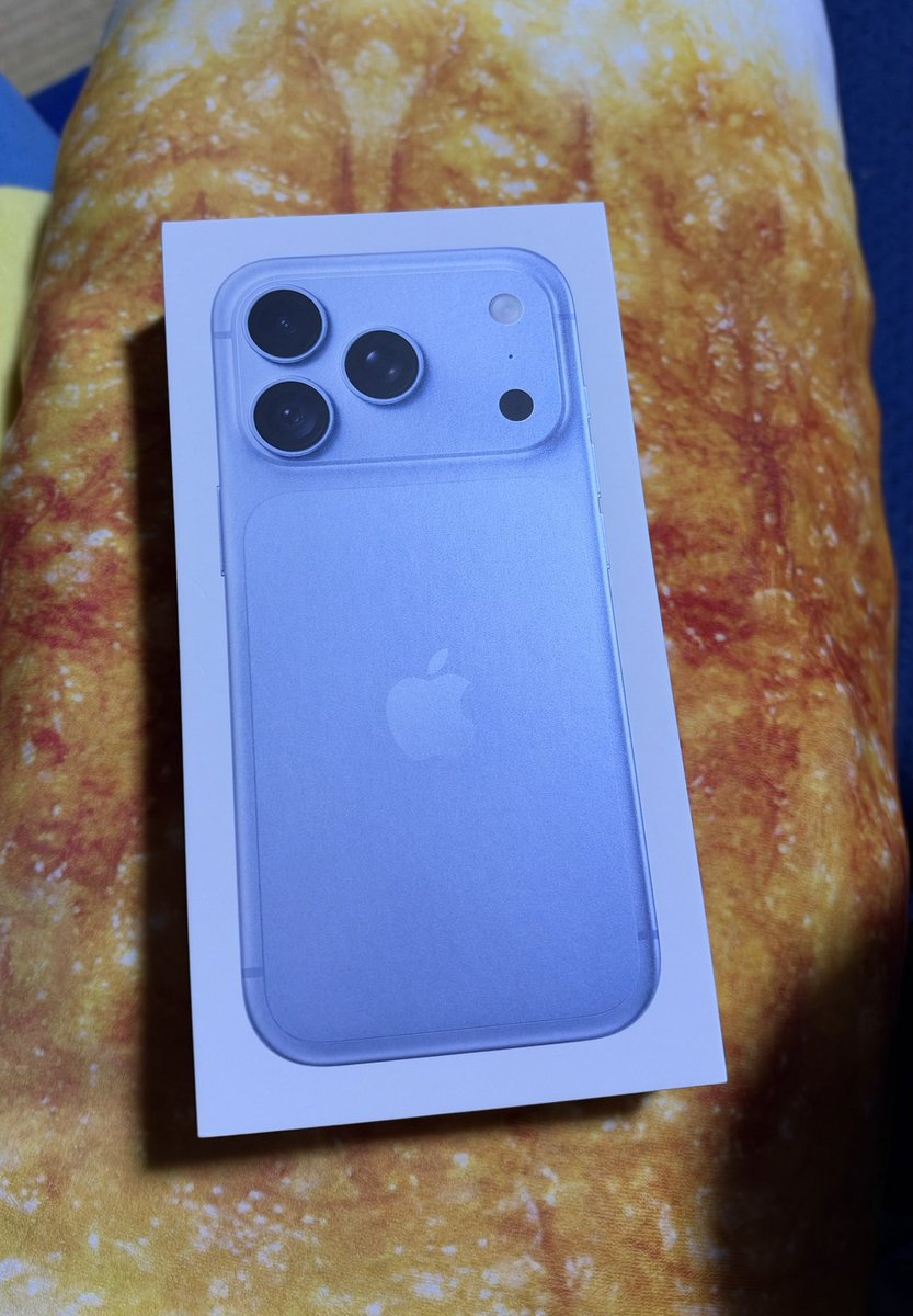 yami_change83's tweet photo. iPhone18Proにしました。 https://t.co/DzGUeg15wh