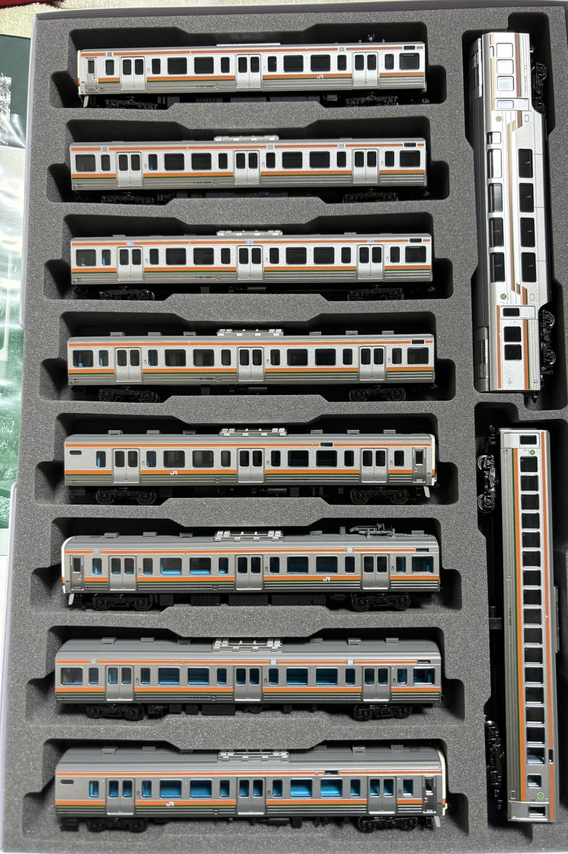 tozai_line05's tweet photo. KATOの211系3000番台と1000番台を購入。
金型リニューアルしてから首を長くして待っていたので嬉しい限り。 https://t.co/uknPA3GYHm
