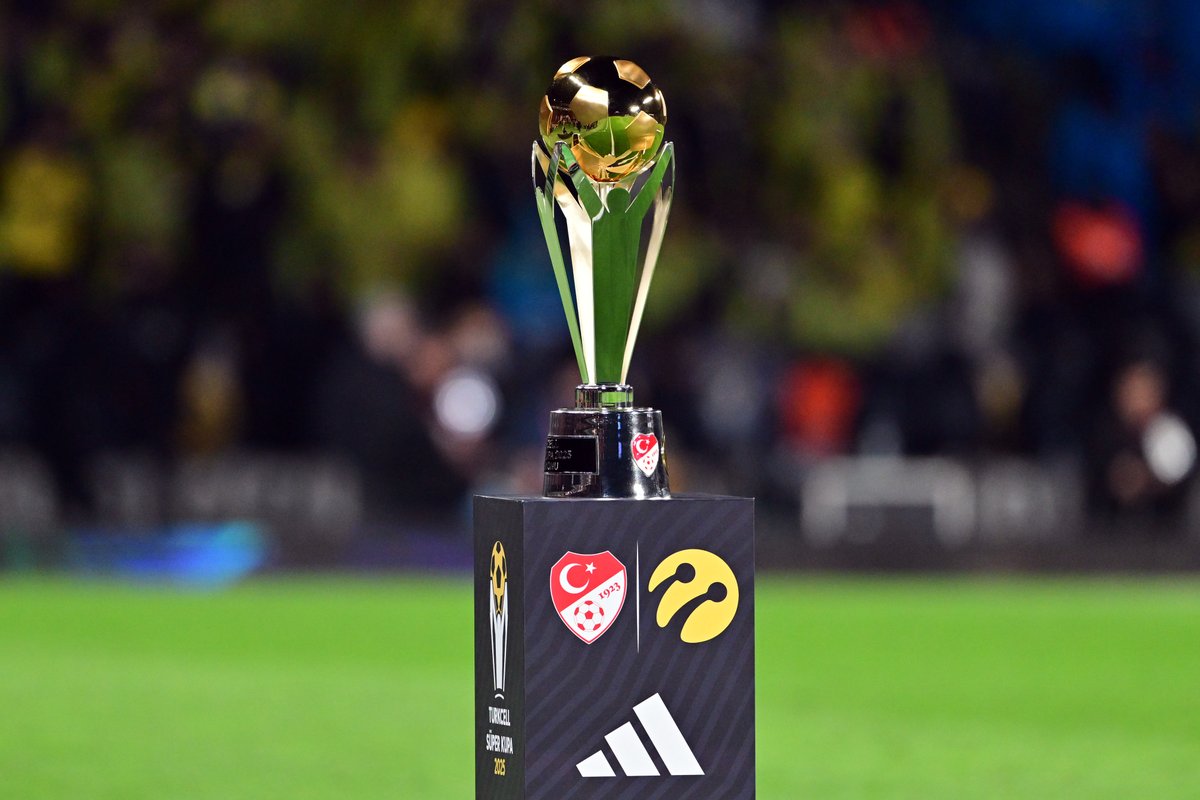 mackolik's tweet photo. 🏆 Süper Kupa'nın tarihleri açıklandı.

🆚 Galatasaray - Konyaspor
🆚 Trabzonspor - Fenerbahçe

🗓️ Yarı final müsabakaları 4 ve 5 Ocak'ta, final karşılaşması ise 9 Ocak'ta oynanacak. https://t.co/hJEp3J0Fz0