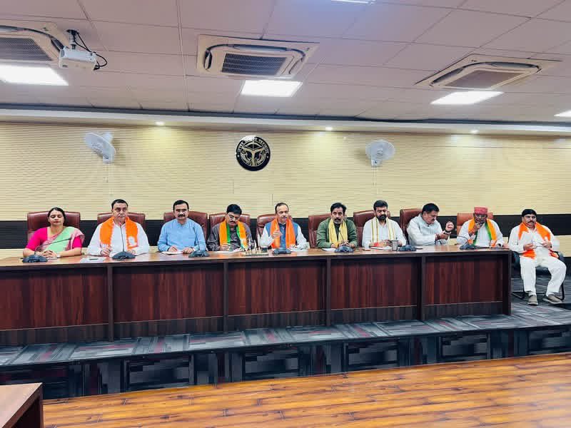 IJAGDISHPATEL's tweet photo. आगामी 7 अक्टूबर को वाराणसी में प्रस्तावित ‘सेवा संकल्प अभियान’ के अंतर्गत वडनगर से काशी सेवा यात्रा के भव्य समापन एवं माननीय राष्ट्रीय अध्यक्ष श्री @NitinNabin जी की प्रस्तावित जनसभा की तैयारियों को लेकर बैठक की।

#KashiSevaYatra #VadnagarToKashi
#SevaSankalpAbhiyan https://t.co/CcA0o0FMm8