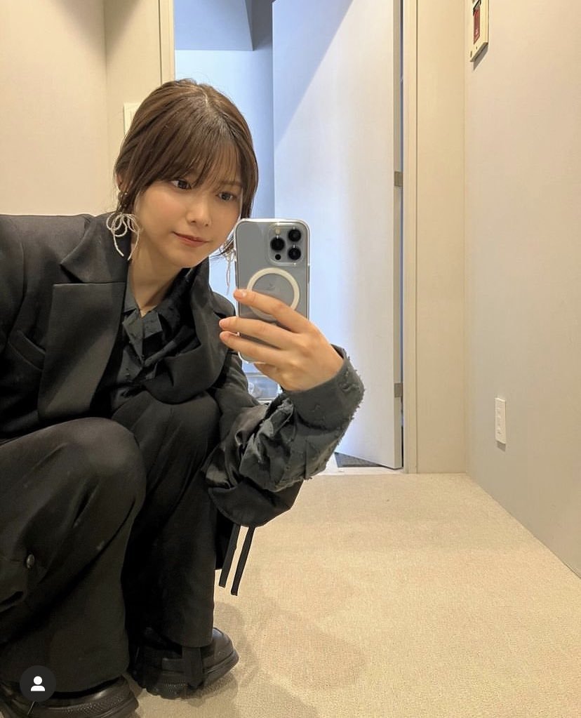 Kaachan0727's tweet photo. 理佐ちゃん櫻坂卒業後も律儀にライブ見に来てくれてたけど、表舞台からいなくなったからライブも見に来なくて、なんていうか元気そうだなっていう確認がオタク���ベルじゃ一生できないのが辛い。インスタとかも一切やらなくてキッパリさっぱりしてて理佐ちゃんって感じでかっこいいけど、お顔見たいよ🥲 https://t.co/jlTtOf81nw