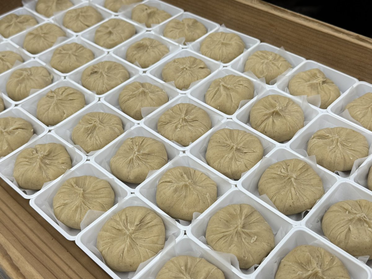 kurokazu_45's tweet photo. 旬の地元栗🌰を使い、「栗きんとん」をたくさん仕上げました！
ぜひ今の時期絶対食べて頂きたい和菓子です‼️ https://t.co/DPfYolzfOz