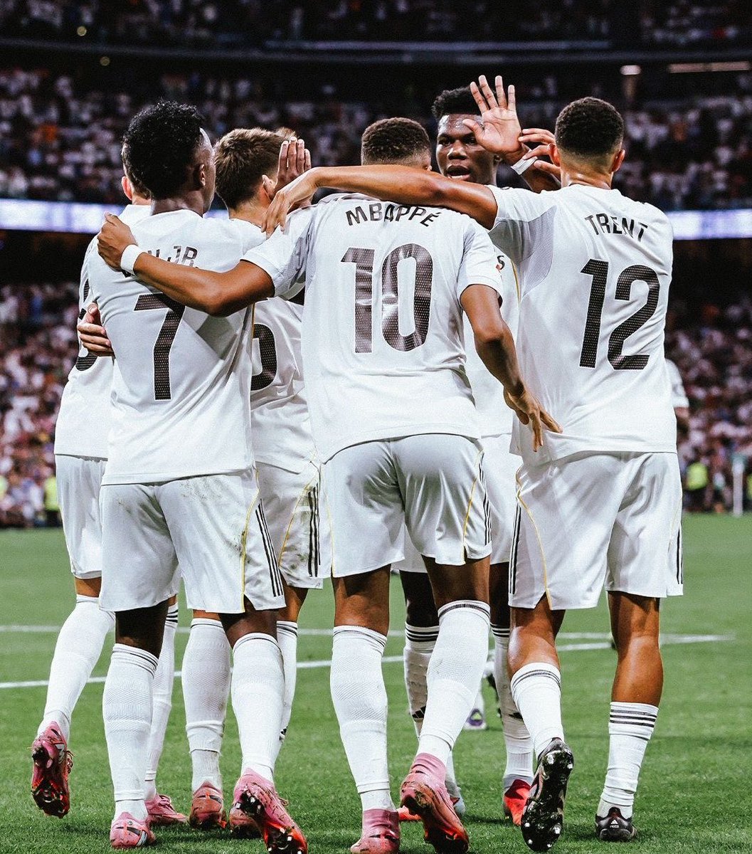 deerfrait's tweet photo. they might make me suicidal but at the end of the day they’re still my family https://t.co/tNiZMJd0gg