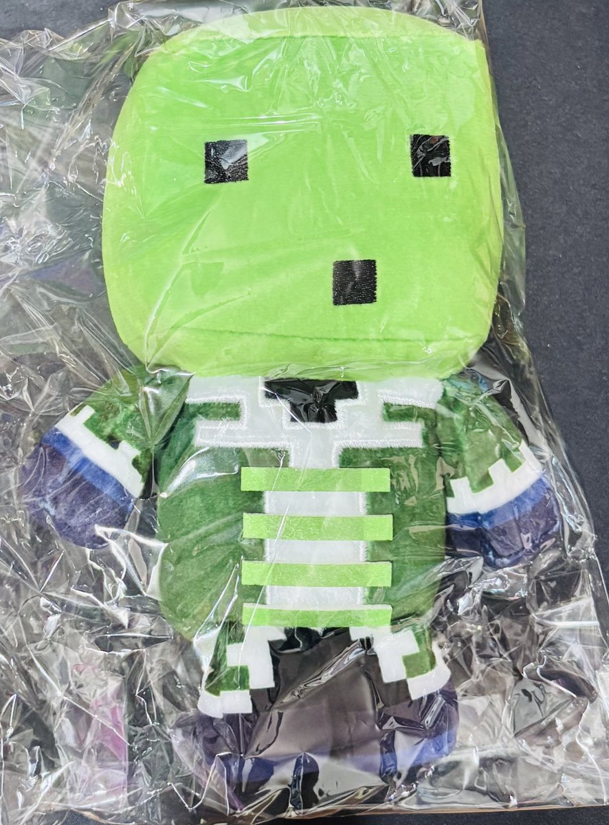 spr_421's tweet photo. そういえばうちにも来ましたよ🟢
最近色んな界隈のぬいが増えていって置き場がない😂
約40㎝のぬいとかどうすればいいんですか？？？？？ https://t.co/gmb3cbLjDD