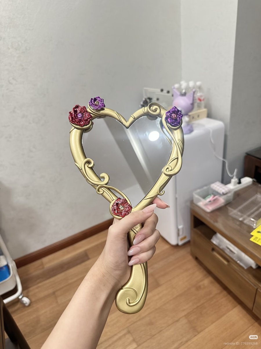 cuteusefulstuff's tweet photo. SUMPAH GEMESSS BANGETT 
Barbie stuff ini plisss 😭
Bibble lagi bobo ada plush nya dong, cermin, sepatu dan kalung barbie juga ga kuatt ini sih cakep bangetttt 🥹💓 https://t.co/s0TrNw9S1m