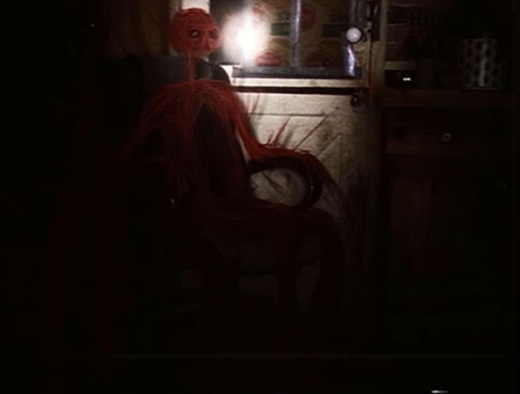 L0custFishh's tweet photo. @PrayandaSaputra @ElPanaderalken Analog horror series on Yt "Gemini Home Entertainment". 
Both of our drawings have a victim of Deep Root Desiese(a fictional desiese). Mine is from the Home invasion help ep, their is from Shifting Tendons ep.
Mine is based on this scene https://t.co/8g61gPR5Ts