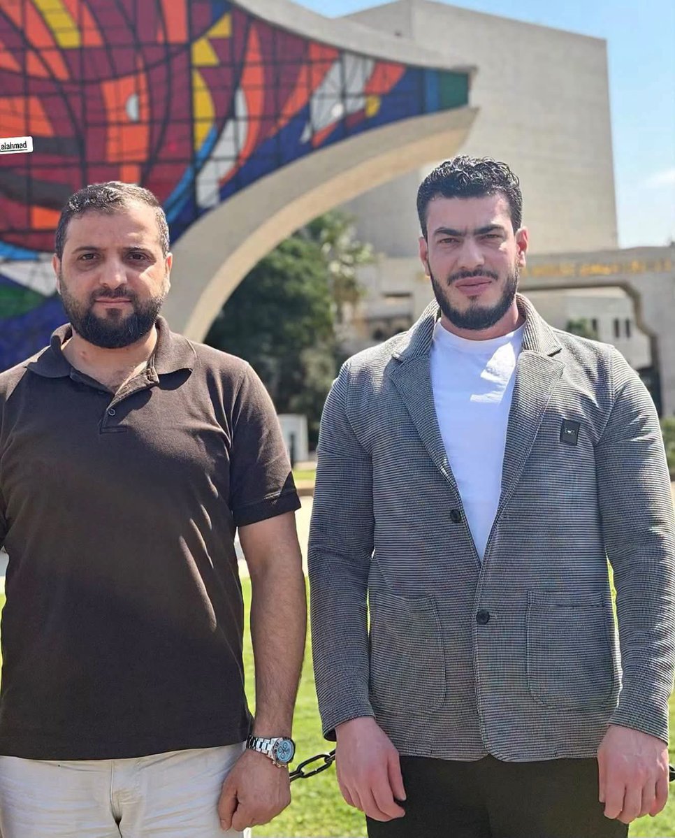 MervatBarbour's tweet photo. هذول الاثنين ماخلو لفلول ولا حدا ضد البلد ينام ببيتو 😂
حيالله الزلم 😉🇸🇾 https://t.co/RmcBB0Aw9Z