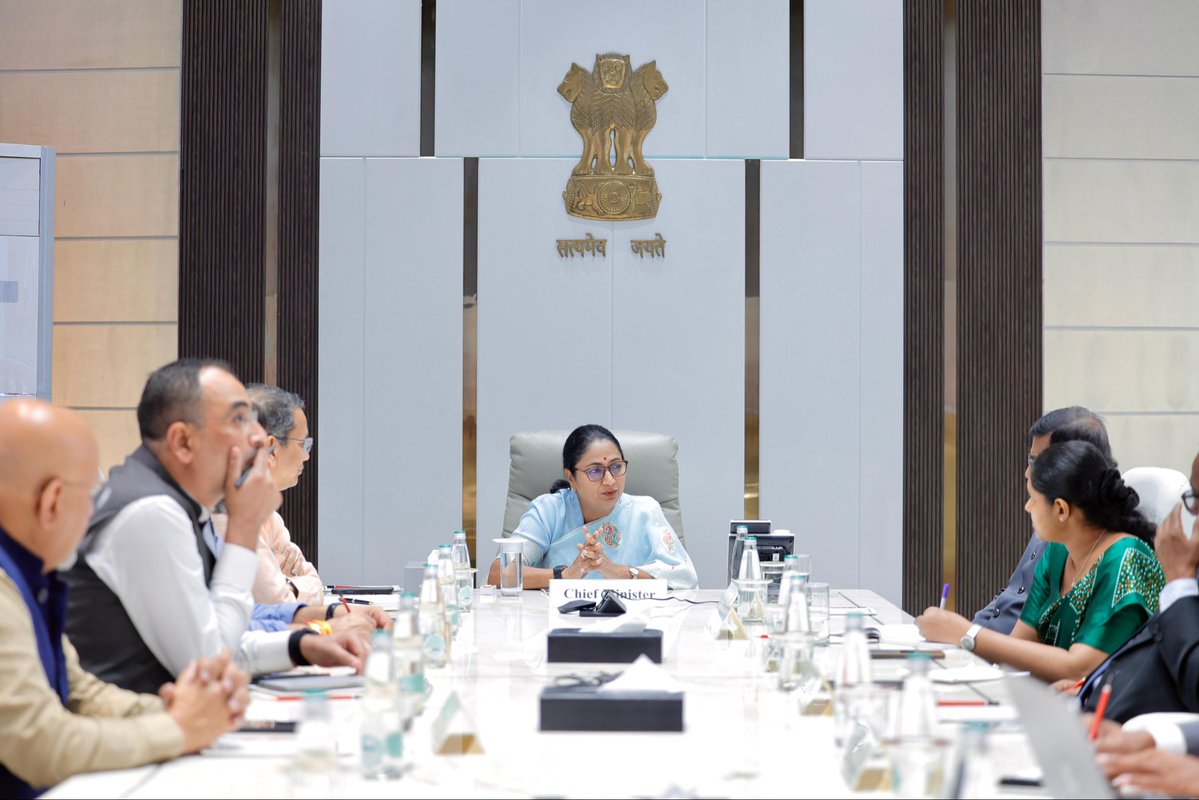 gupta_rekha's tweet photo. Had a productive interaction with a delegation from Sri Lanka’s ruling political party, Janatha Vimukthi Peramuna (JVP), led by General Secretary Mr Tilvin Silva, along with Smt Chandrika Adikari, MP Shri Aboobucker Athambawa, Shri Kabilan Suntharamoorthy and Ms Kalpana Madhubhashini.

We exchanged perspectives on governance and public service. Discussions on Delhi Government’s key achievements, best practices and ten major initiatives reflected how people-centric governance is bringing meaningful change to everyday lives. The delegation also shared similar initiatives and governance experiences from Sri Lanka.

India and Sri Lanka share deep civilisational ties and close people-to-people bonds. Such exchanges deepen mutual understanding and further strengthen the enduring partnership between our two nations.

Cabinet colleague Shri Ashish Sood Ji, BJP Foreign Affairs Department In-charge Dr @vijai63 Ji, and Dr Ashwin Johar Ji from the Foreign Affairs Department were also present.

@ashishsood_bjp 
@joharashwin