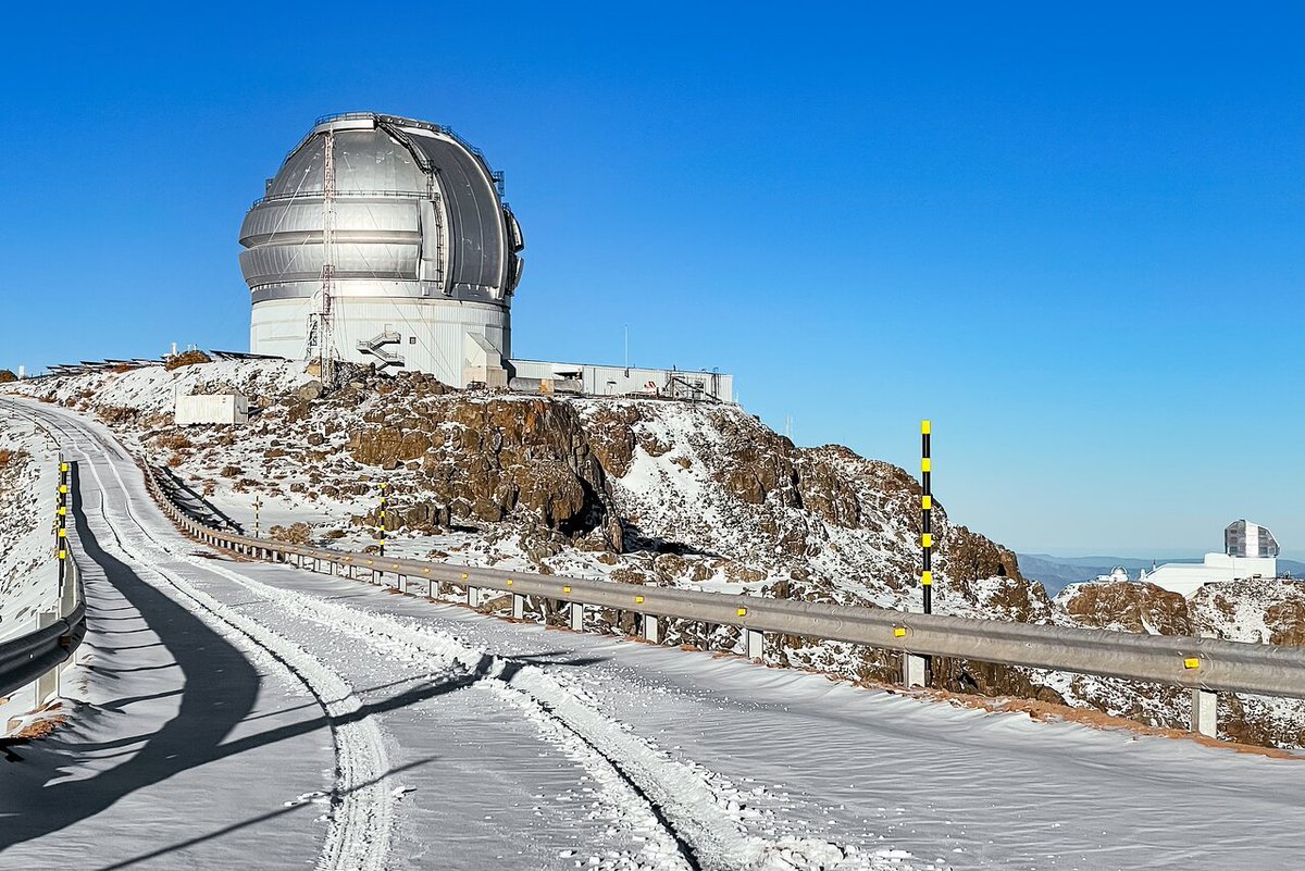 NOIRLabScience's tweet photo. 🚨 @GeminiObs South is back on sky! 🔭
After the severe storm, intense recovery efforts allow us resume telescope operations. 🌌
Link- https://t.co/nXckw0zGGA https://t.co/BhMUimBYfs