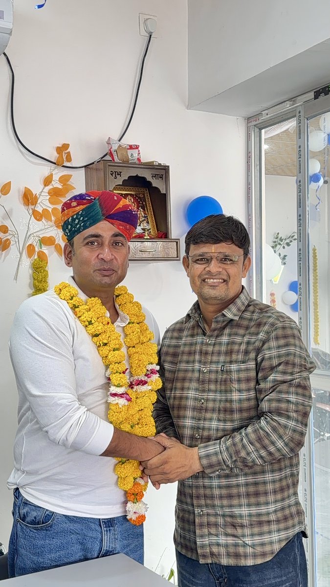 AzadBarmer's tweet photo. बाड़मेर में Desert EV के शुभारंभ के अवसर पर प्रतिष्ठान पहुंचकर संचालकों एवं पूरी टीम को हार्दिक बधाई एवं उज्ज्वल भविष्य के लिए शुभकामनाएं दीं।

नई शुरुआत और सफलता के इस सफर के लिए Desert EV परिवार को बहुत-बहुत शुभकामनाएं। https://t.co/0Kv8474c17