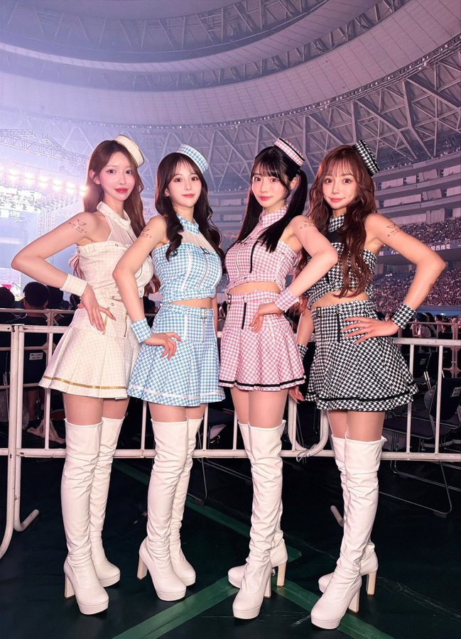 yurina_cosmemo's tweet photo. ねぶたちゃん、ほんと顔小さすぎない…？
きゃにょんちゃん、星乃リアちゃんと並んでもスタイルの良さが際立ってるの凄すぎる🥺 https://t.co/Ju3B9ch9az