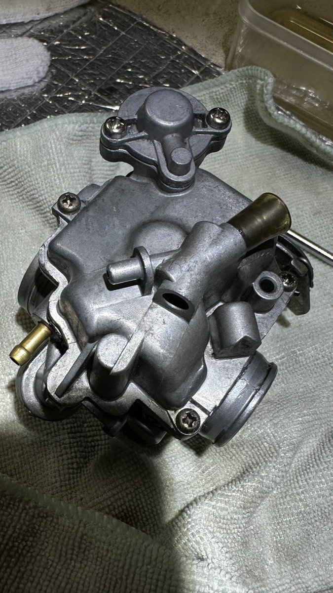 J_KWBT's tweet photo. キャブ開け３回目
フルスロットル部分の加速がもたつく症状が改善できません
勘弁して欲しいです笑 https://t.co/JqaKI6D1NR