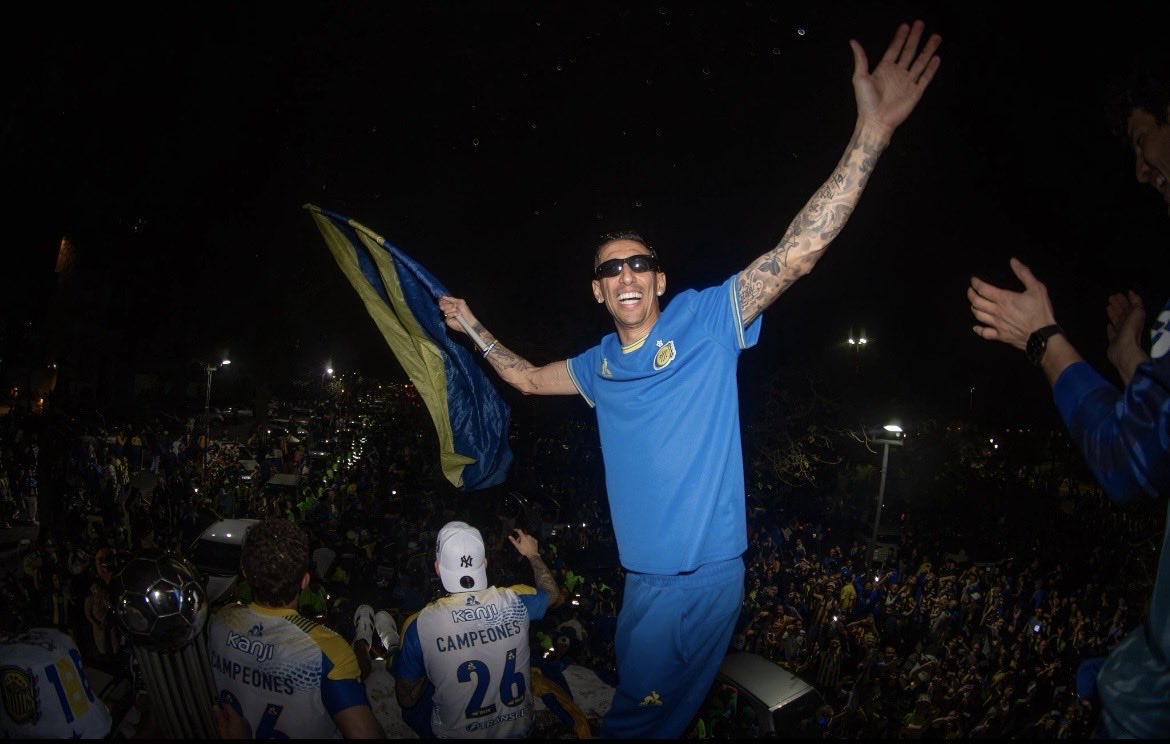 manudecentral's tweet photo. El tipo podría estar en Arabia ganando millones o en Miami tomando mates pero eligió con el corazón. Eligió hacer feliz a su pueblo. Gracias eternas Angel. https://t.co/P9lorWkOJk