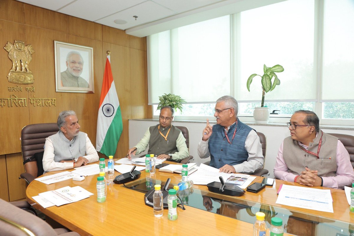KPGBJP's tweet photo. सहकारिता मंत्रालय के अधिकारियों के साथ सहकारिता नीति, 2025 के प्रभावी कार्यान्वयन की वर्तमान स्थिति तथा प्रगति की समीक्षा की। नीति का प्रभावी क्रियान्वयन और उसकी निरंतर प्रगति सुनिश्चित करना अत्यंत महत्वपूर्ण है। https://t.co/d40jd8OHno