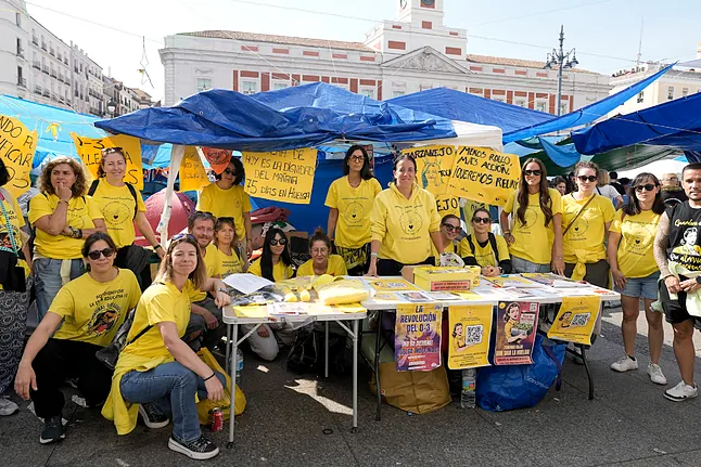 veintimillapie's tweet photo. El gobierno quiere incendiar las calles, con protestas como la de la vivienda, la de educación, luego vendrá la sanidad, para que nos olvidemos de la corrupción del gobierno, del PSOE, de Ceuta, pero todo tiene un límite: "el que siembra vientos recoge tempestades" https://t.co/jb9JkIigPG