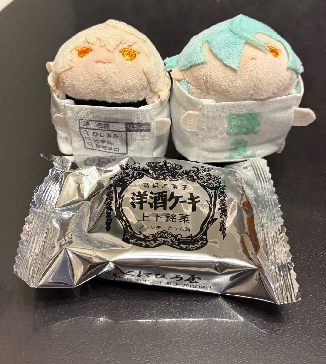 tkrgako's tweet photo. 酒豪の先輩からもらったおみやげ、ブランデーとラム酒しみっしみだよ！の洋酒ケーキ🥃✨
どんだけなんだろう…🤤 https://t.co/vdT3W2jmzU