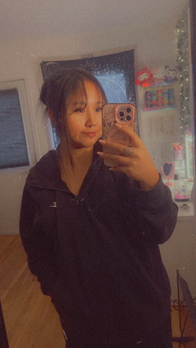 prncsslilyx's tweet photo. sweats &amp; messy bun kind of day ❤︎ https://t.co/PZipvhKdWC
