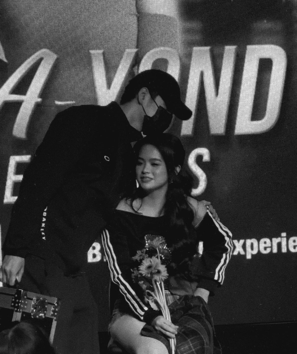 1997bearfilez's tweet photo. you just know they were meant to find their way into the same pages. indeed, they are wrten beayond the stars, wrten beayond the page. : )

mahal na mahal ko kayo, wilbea. ipaglalaban ko kayo hanggang sa dulo ng pahina. 🤍 https://t.co/hS3oEKPM66