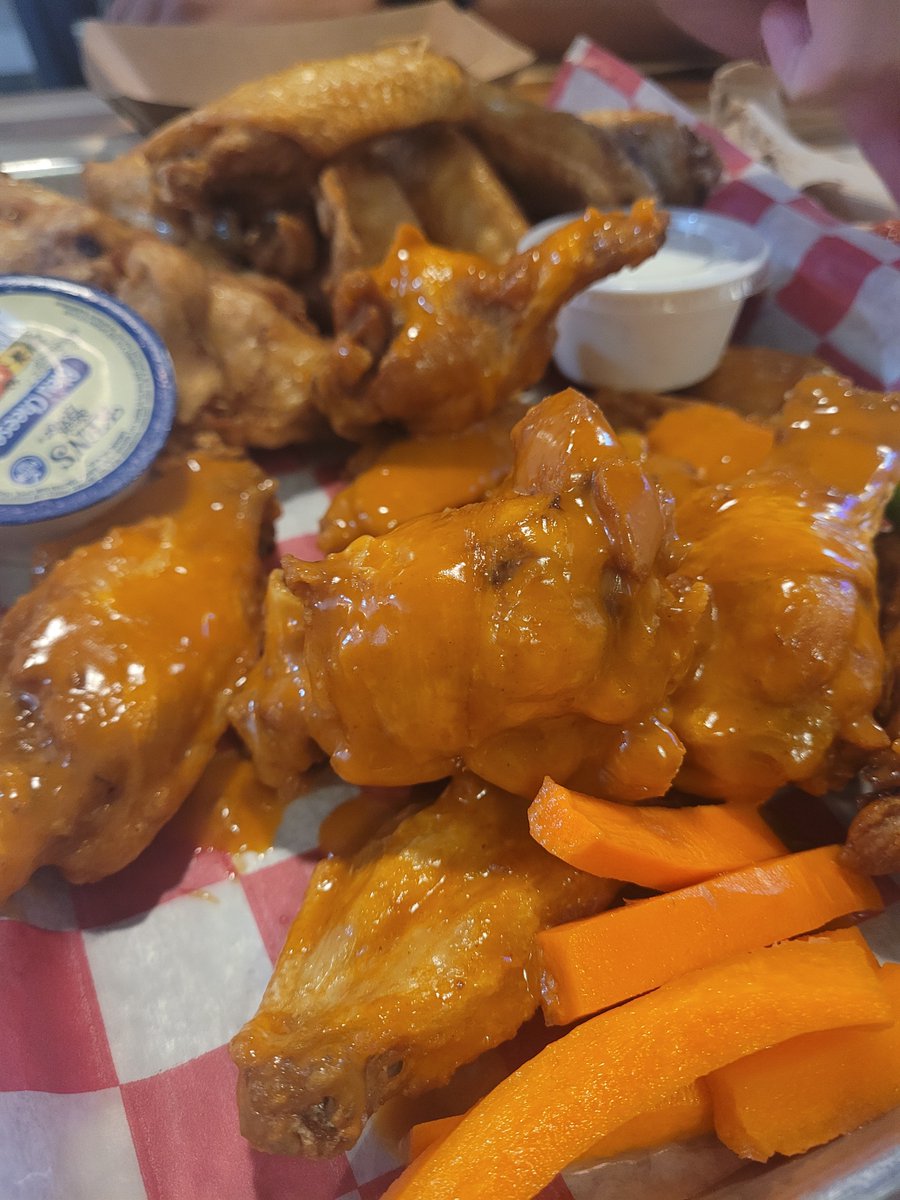 MsSonicFlare's tweet photo. Yummy wings... #VeteransOwned https://t.co/D2QyjUzkGt