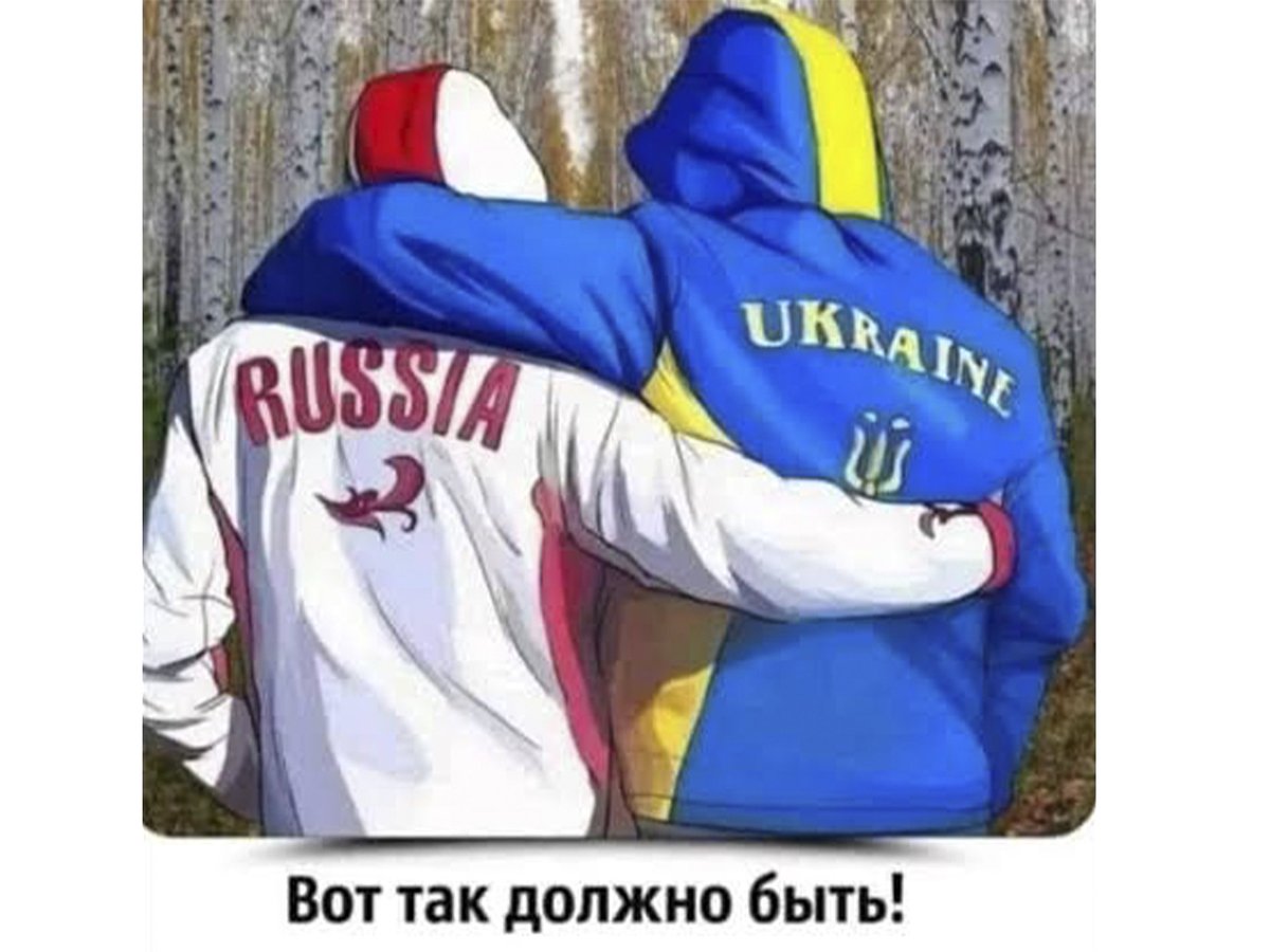 oldLentach's tweet photo. После нападения на пилота самолет смогли посадить выходцы из России и Украины, которые случайно оказались на борту, пишет израильская газета Israel Hayom.

По версии издания, второй пилот (гражданин Омана) ударил ножом командира воздушного судна (гражданина ОАЭ) и попытался устроить крушение самолета, однако бортпроводники и пассажиры смогли скрутить нападавшего. 

После этого российский и украинский пилоты, которые находились на борту как пассажиры, смогли стабилизировать «Боинг» и посадить его в аэропорту Табука в Саудовской Аравии.

Официального подтверждения этой версии пока нет.
