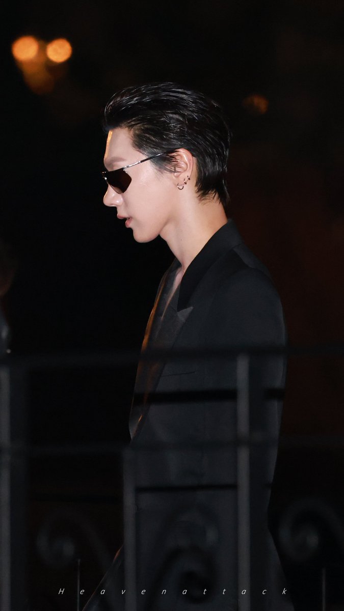 heavenattack1's tweet photo. 260929 Saint Laurent Spring/Summer 2027 show at Paris Fashion Week
【raw pics 4】
 
TEN AT SAINT LAURENT SUMMER27
#TEN #YSL #SaintLaurent
#SaintLaurentxTEN 
#SaintLaurentSS27 
#TENforYSLPFW27 
#TENxSaintLaurent
#TENtoParisFashionWeek
#텐 #เตนล์ #李永钦 https://t.co/1mHGzbgS6b