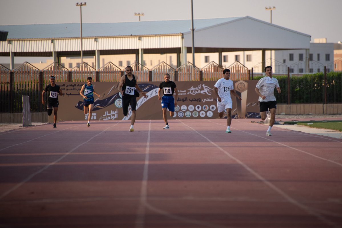 SaudiFSF's tweet photo. 📷| قوات أمن المنشآت والأمن العام يحققان المركز الأول في ألعاب القوى سباق (200 متر) على المستوى الفردي، ضمن منافسات أولمبياد الوفاء لشهداء الواجب. https://t.co/5BQksirAIc
