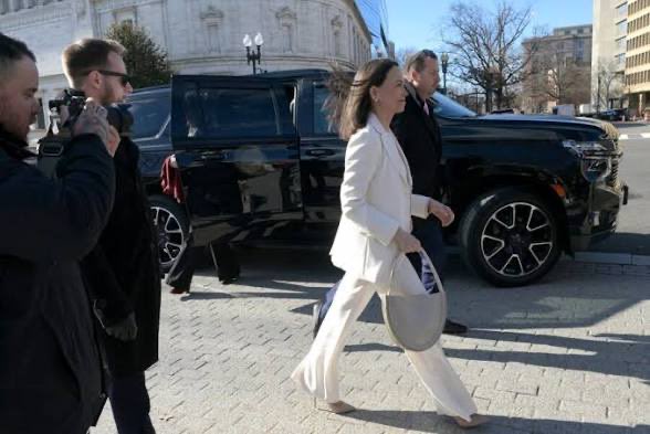 popolvuhnews's tweet photo. Este 1 de octubre se decide en Washington el viaje de María Corina Machado a Venezuela también se definirá una fecha para las elecciones.

Washington tendrá una reunión de carácter urgente y a puerta cerrada para tratar el tema.

Aparte en el congreso le están exigiendo a trump dónde están las cuentas de los negocios petroleros y como se llevó a cabo esas negociaciones. 

La presión es babara en la casa blanca.