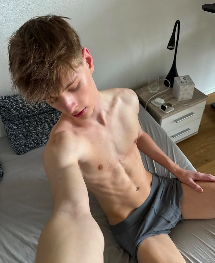 LukaJohn94's tweet photo. Shirtless. Waiting for someone to make me the object of their attention😏🥵🔥 https://t.co/Ve7I8Pw0hz