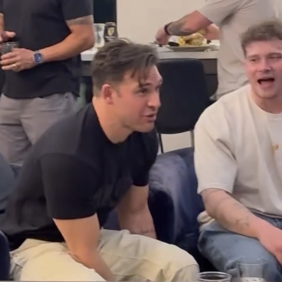 becausebuddie's tweet photo. Just loud asf 😭 he got an Oliver in his ear https://t.co/KOHesdEHUK