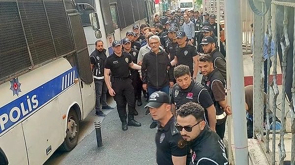 girayto's tweet photo. Fon soruşturmasında böyle fotoğraflar gören var mı? https://t.co/rzcvQHmPou