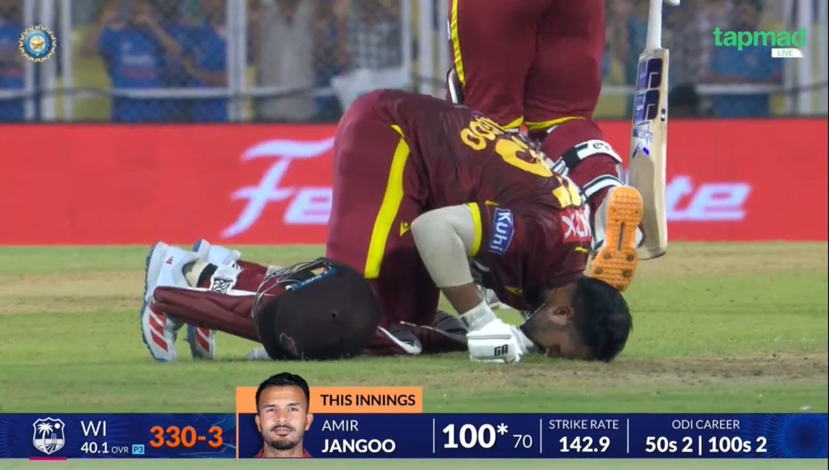 CallMeSheri1_'s tweet photo. Amir Jangoo performs Sajda after smashing a hundred against India. ❤️ https://t.co/wVD4b3RvIL