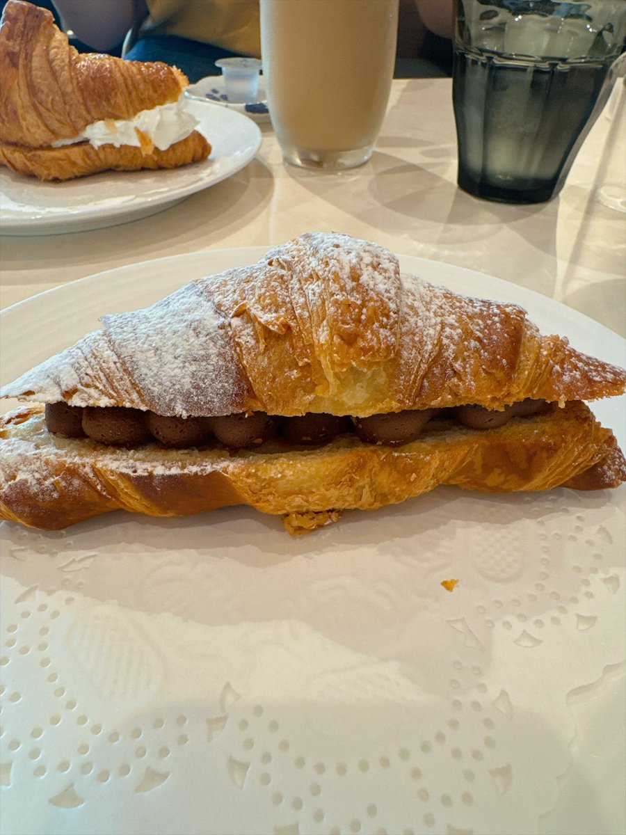 lost_link99's tweet photo. 今日もおいしいハンバーグ食べてきた😋
モーニングのチョコクロワッサンも食べてきた🥐 https://t.co/puF5gwbDzT