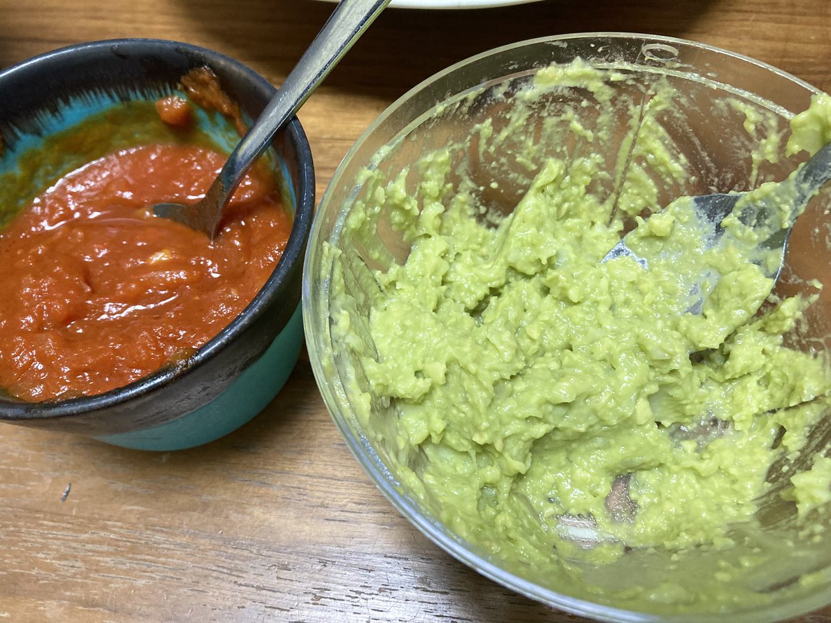 AwatateFouet's tweet photo. チキンを〜
焼くのデース🐔

トメィトゥソースとワカモレを作らなきゃウソだよネ〜🍅🥑✨️💃🏻🕺✨️🍻 https://t.co/v8nkqckKJz