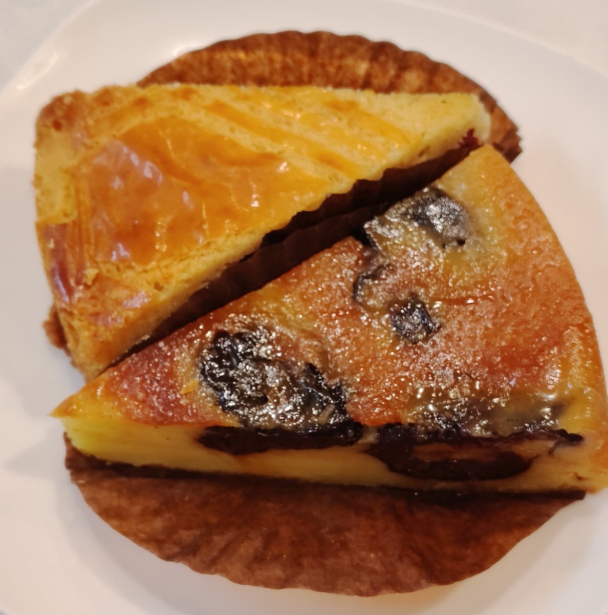 yosyhum's tweet photo. モリヨシダ
バニラ3��のフラン、ふるっふる❣
フランボワーズのコンフィが入ったビクトリアケーキみたいな味わいのガトーブルトンが、私の今回のNo.1ヒット❣生地がありえないほど美味しい😋 https://t.co/rfy9XJKpFe