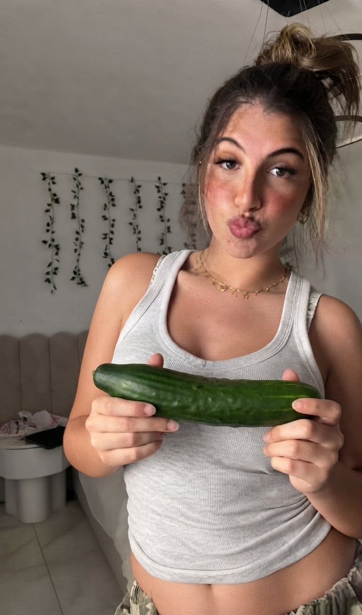 AngelaxLisaAn's tweet photo. تحب لخرمك الخيارة🥒 من مين 
ستك ليلى سامى💦 
ستك بسملة 😈
ستك بسنت 👅
ستك ملك دهشان🔥
ريتويت وقول https://t.co/Z2CvzxrSfc