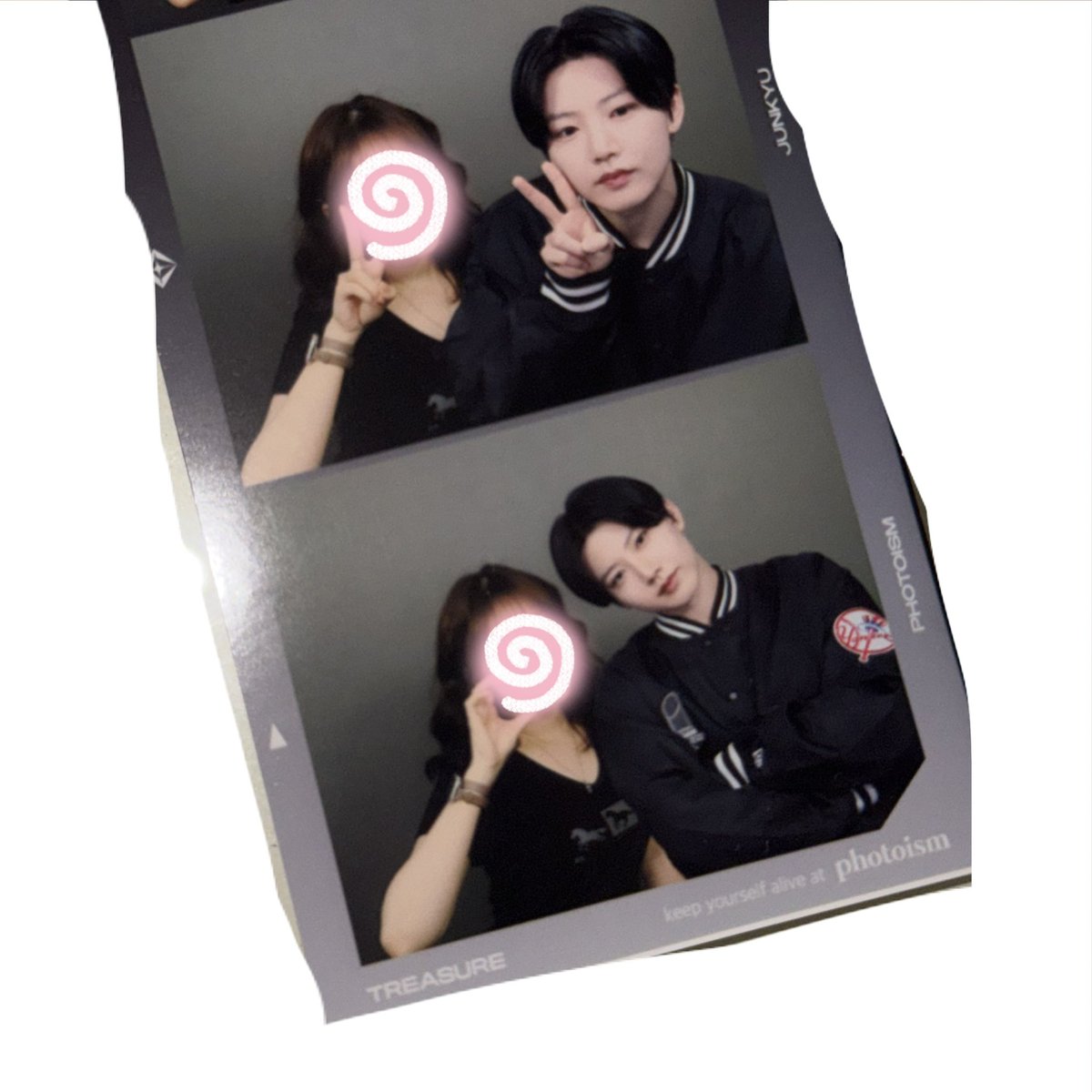 bokkokkyu's tweet photo. 준규에 대한 사랑이 에밀레종처럼 녹아있는 포토이즘.. 뉴웨이브 프레임은 당연하고 이미 찍은 프레임까지 일년만에 또 찍으러 간 저에게 사인 폴라로이드나 점보네컷이라는 선물이 오기를… 🫰🏻🩷 제발!! 🥹🫶🏻🙏🏻
#트레저 #TREASURE #포토이즘 #NEWWAV #트레저x포토이즘 @photoism_kr https://t.co/69PJiFXgLk