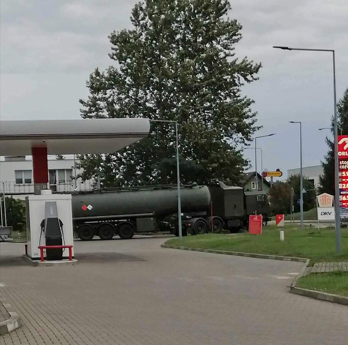 StanislawSabc's tweet photo. @KaziSmolinski To jeszcze pochwal się Smoliński jak to narażaliście bezpieczeństwo Polski naruszając nasze rezerwy strategiczne, żeby przez ostatnie pół roku rządów #PiS Paliwo Kosztowało Normalnie. https://t.co/wTzjZPkWih