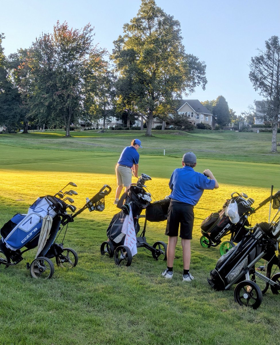 Mikey_Athlete's tweet photo. Cavs Middle School Golf Team with the W! ⛳ https://t.co/m1kphTNBcS