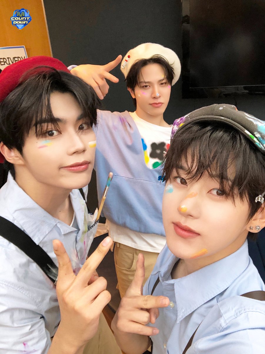 MnetMcountdown's tweet photo. 📢 이번 주 MC 의상 컨셉은! 🕵️🕵️

MC석에 방청 오시는 팬분들도! 안방 1열의 팬분들도!
🕵️🕵️으로 드레스코드를 완성해 주세요!

⚠️ 드레스코드는 권장 사항으로 필수가 아닙니다 ⚠️

#엠카운트다운 #MCOUNTDOWN https://t.co/BqZoBjXerA