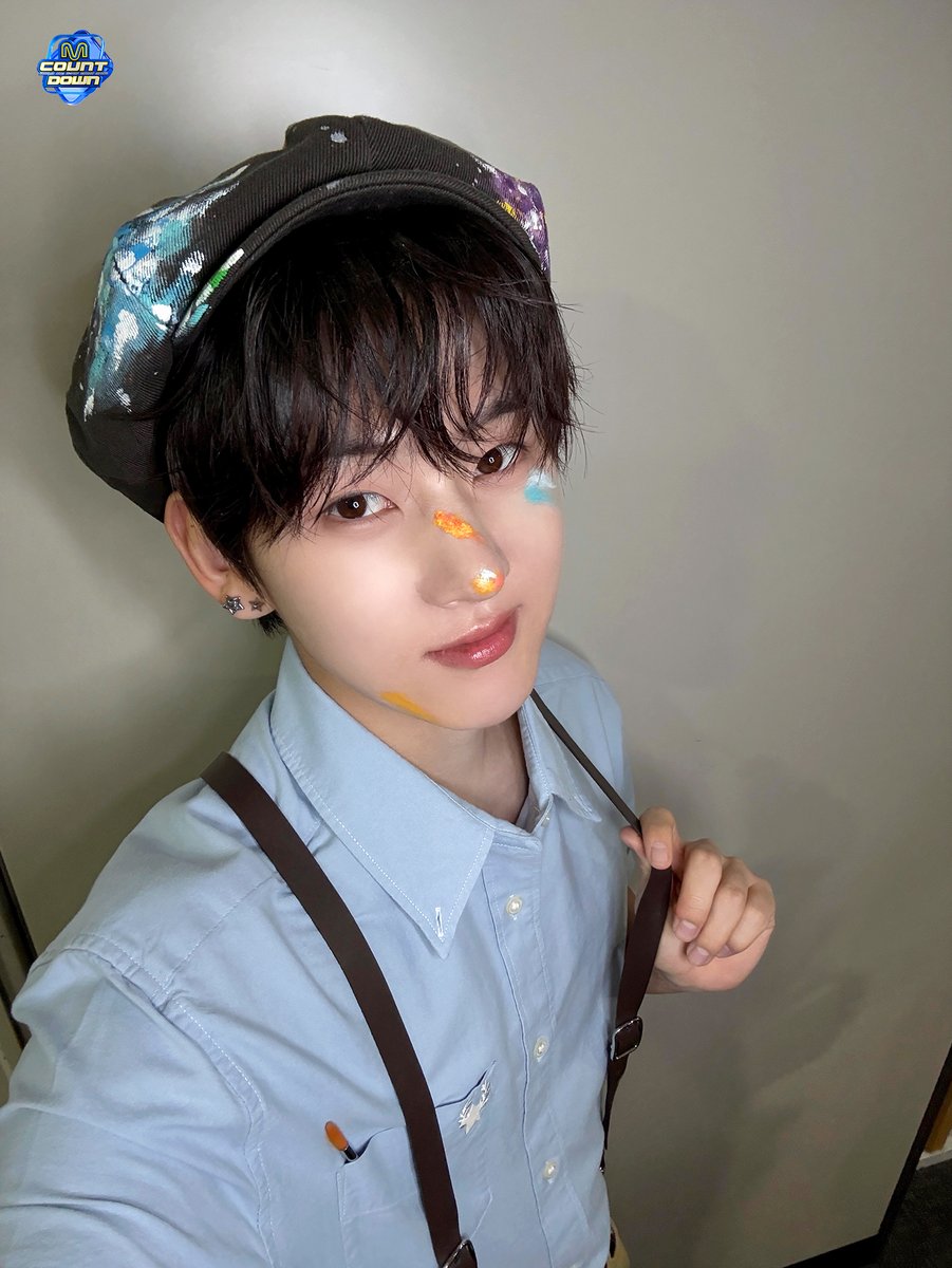 MnetMcountdown's tweet photo. 📢 이번 주 MC 의상 컨셉은! 🕵️🕵️

MC석에 방청 오시는 팬분들도! 안방 1열의 팬분들도!
🕵️🕵️으로 드레스코드를 완성해 주세요!

⚠️ 드레스코드는 권장 사항으로 필수가 아닙니다 ⚠️

#엠카운트다운 #MCOUNTDOWN https://t.co/BqZoBjXerA