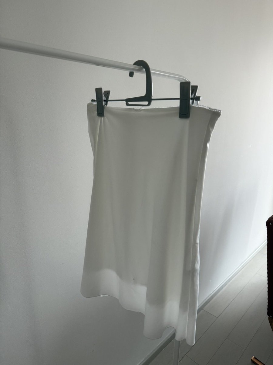 iamnotperfctgal's tweet photo. Midi skirt 🦢 เอวยาวยืดขอบมีดีเทลลูกไม้,โบ 90 https://t.co/9OLmIYpqQA