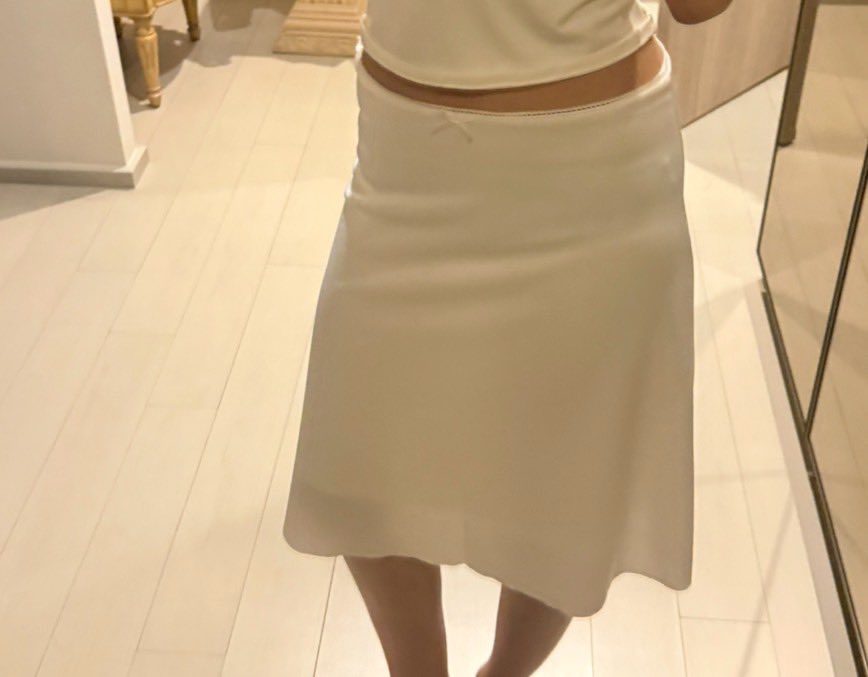 iamnotperfctgal's tweet photo. Midi skirt 🦢 เอวยาวยืดขอบมีดีเทลลูกไม้,โบ 90 https://t.co/9OLmIYpqQA