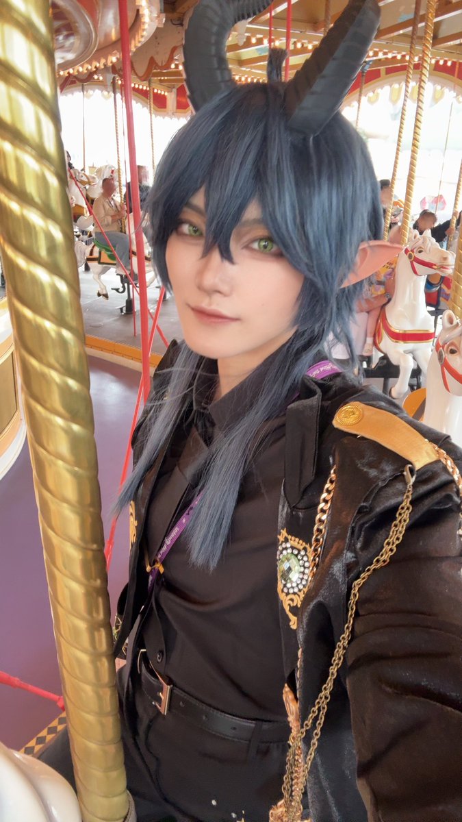 0929Kouran's tweet photo. 2日間楽しかった〜！！
バブーシュカはどこに売ってるかや🐉についてや入口はどこかなどめちゃくちゃ海外の方に声かけられる2日間でした(？？？)
次の10月はフレンジー完全版見れたらいいな🥲
 #Dハロ仮装
 #Dハロツイステ
 #Dハロ仮装2026 https://t.co/c6hkgwSXI3