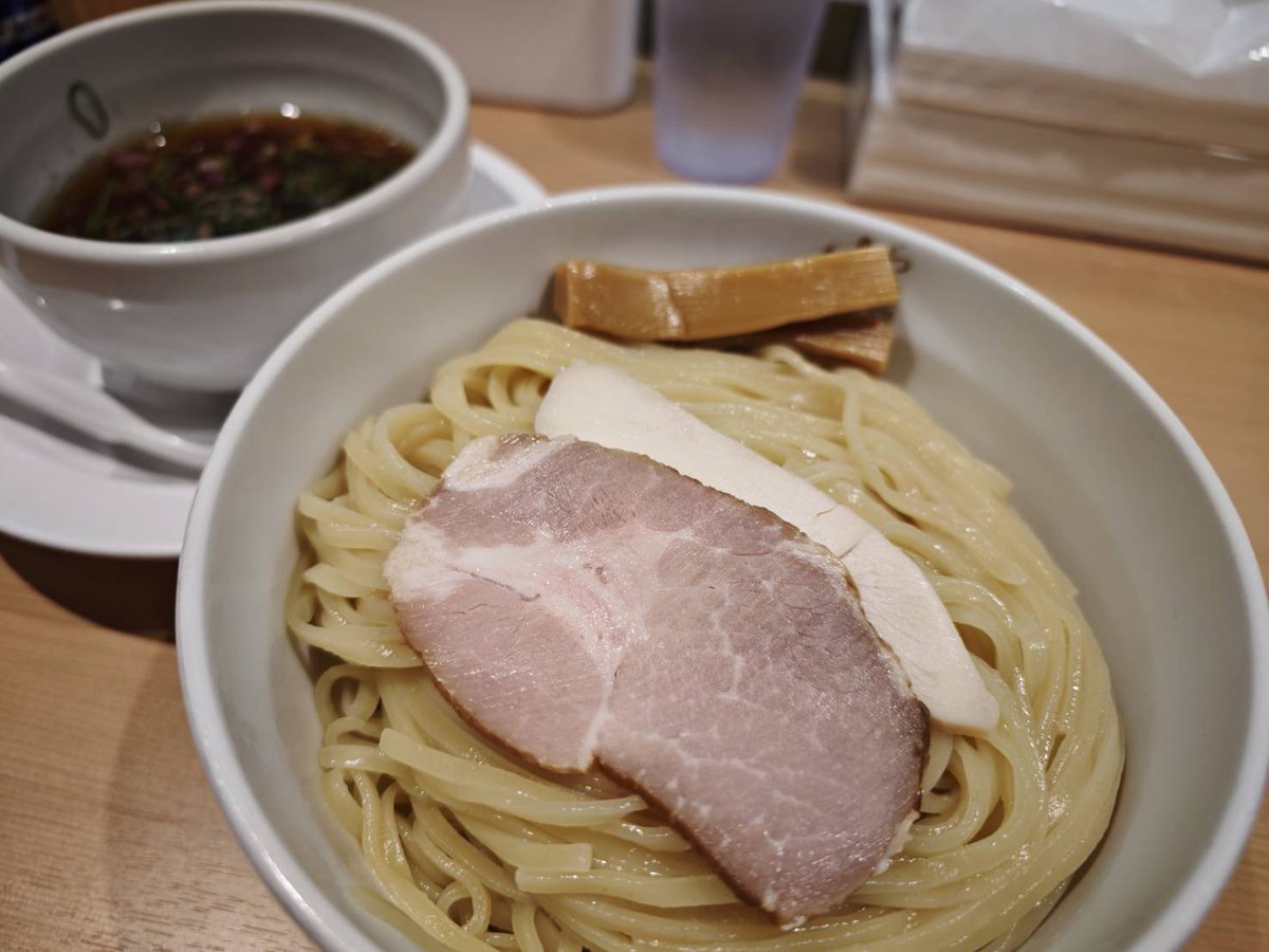 ssp_os_6000's tweet photo. 🎤≪し〜んじゅくは〜あ〜め〜♬

な日ですが、本日新宿にて年の瀬の東京オフィス忘年会の打合せに来てます☔

ただその前に腹ごしらえはしっかりと☺️

写真①夜景
写真②つけめん
 
#新宿
#新宿は雨
#忘年会準備
#腹ごしらえ
#つけ麺 https://t.co/WH35eV8x3r