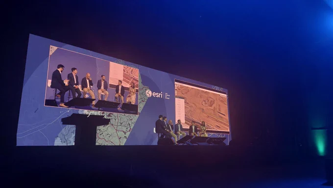 Image from Esri España (@Esri_Spain)